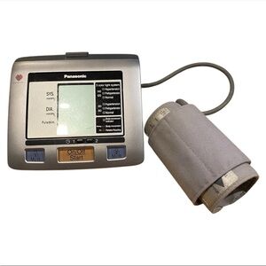 Panasonic EW3122 Portable Automatic Arm Blood Pressure Monitor Tested No Charger